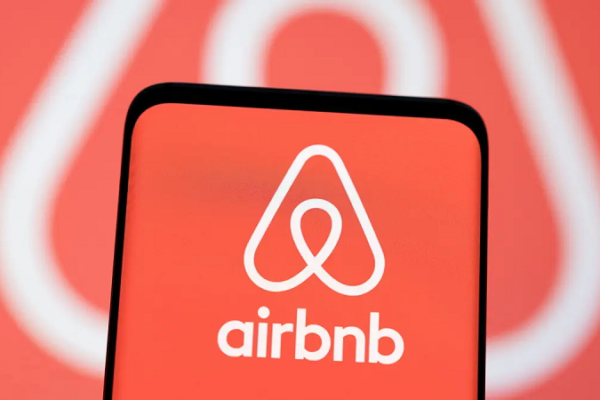 Airbnb Projects Q1 Revenue Surge Amid Strong Global Travel Demand