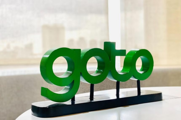 GoTo Clarifies: No Merger Talks with Grab Holdings Amid Financial Strides